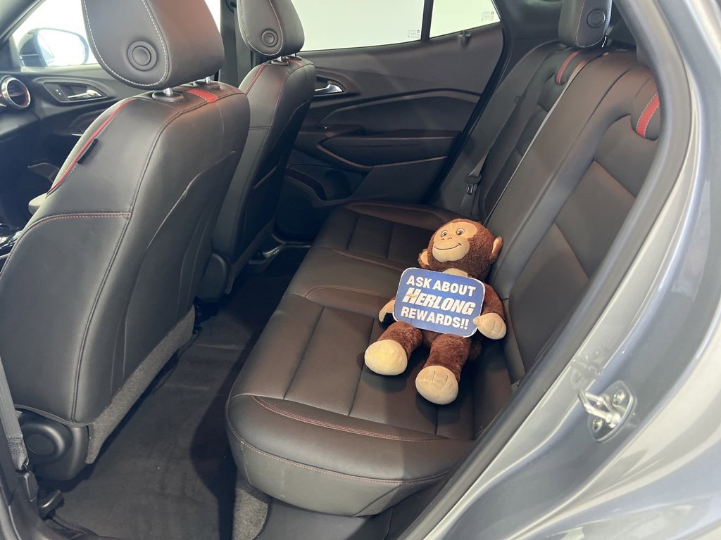 Used 2025 Chevrolet Trax RS w/ Sunroof Package image 22