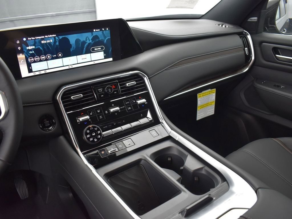 New 2025 Nissan Armada SL w/ Convenience Package image 34