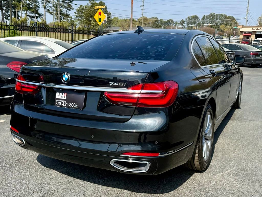 Used 2017 BMW 740i RWD image 9