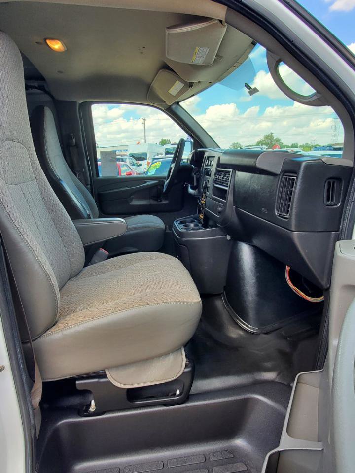 Used 2014 Chevrolet Express 3500 Extended RWD image 17
