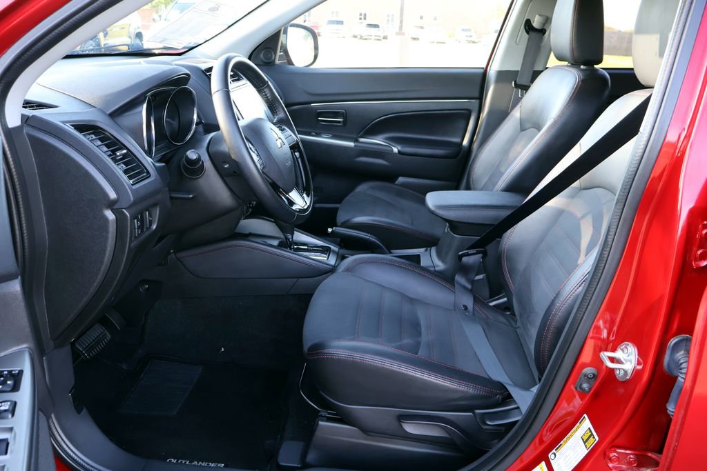 Used 2025 Mitsubishi Outlander Sport ES AWD/4WD image 27