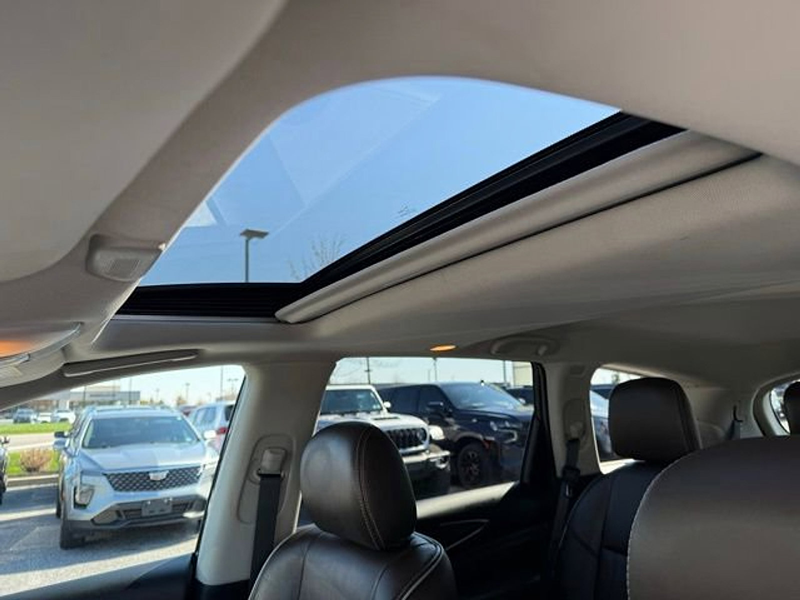 Used 2019 INFINITI QX60 Luxe w/ Essential Package image 23