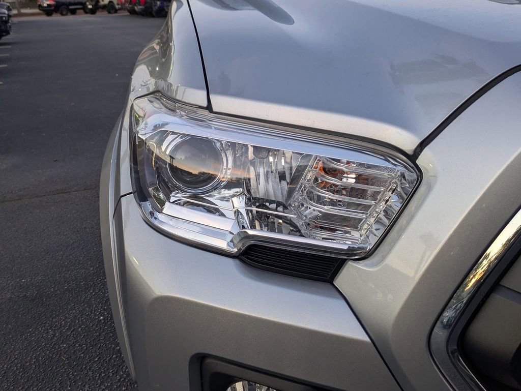 Certified 2023 Toyota Tacoma SR5 w/ Technology Package AWD/4WD image 11