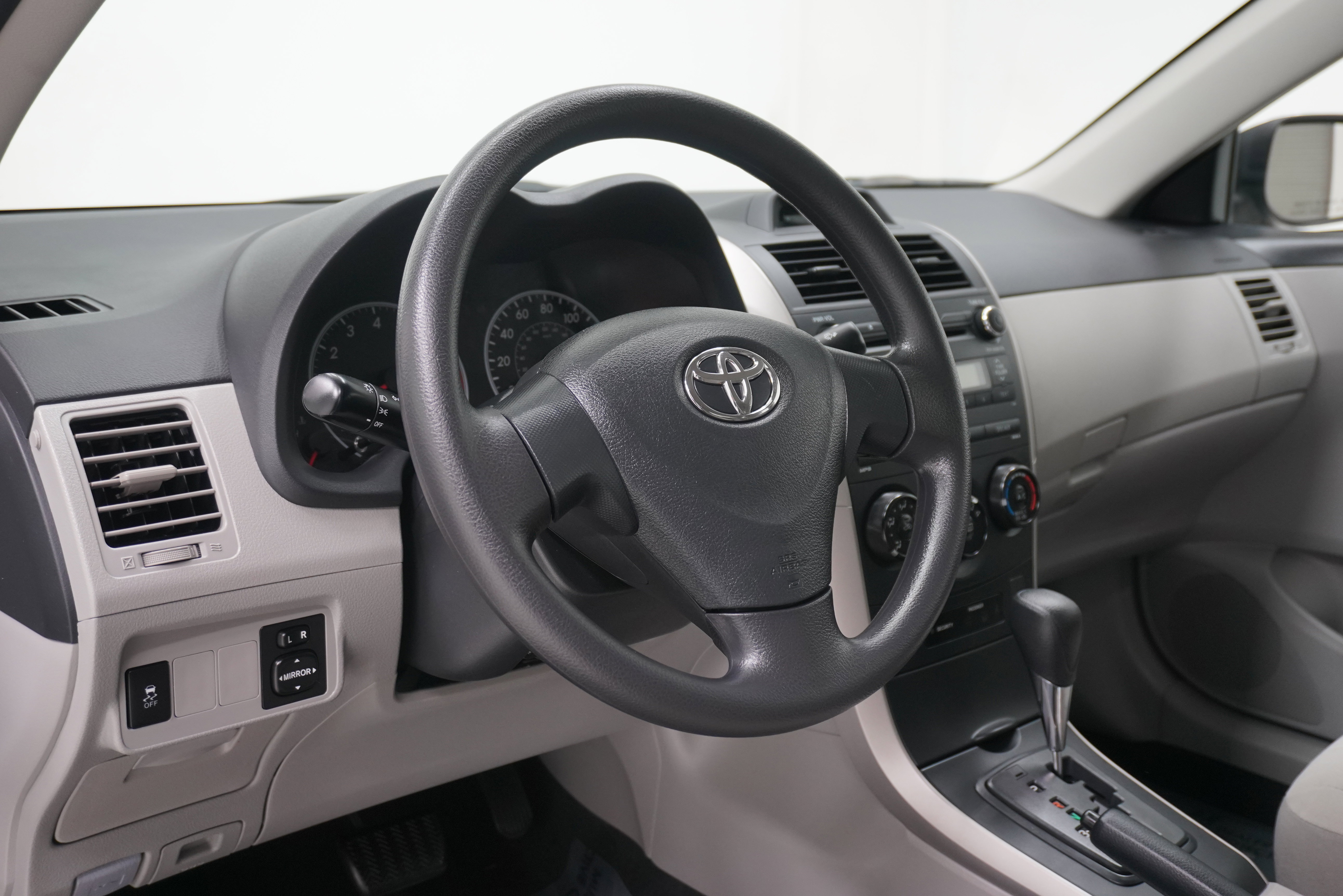 Used 2013 Toyota Corolla L image 9