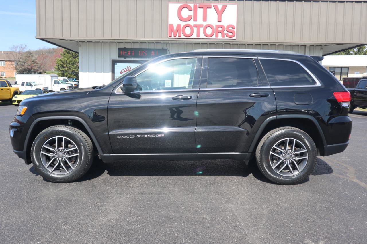 Used 2019 Jeep Grand Cherokee Laredo w/ 18" Wheel & 8.4" Radio Group image 10