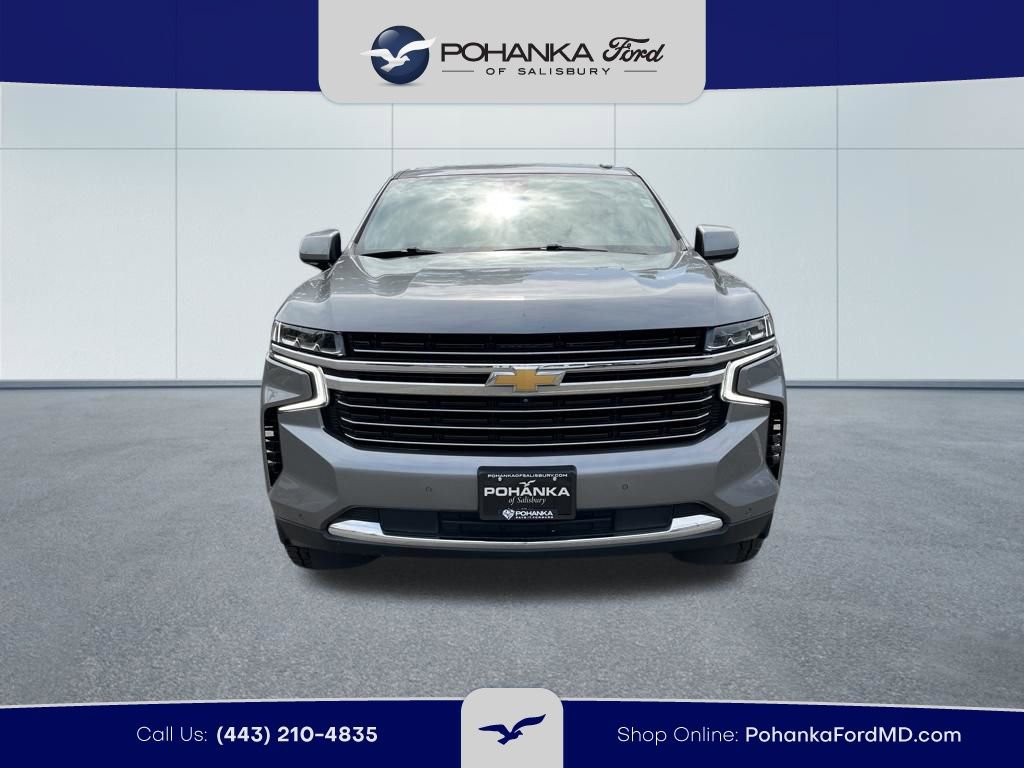 Used 2022 Chevrolet Suburban LT w/ Luxury Package AWD/4WD image 3