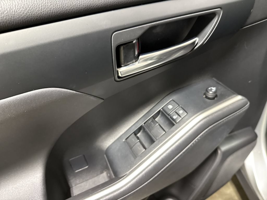 Used 2020 Toyota Highlander XLE AWD/4WD image 21