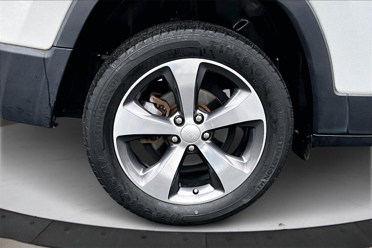 Used 2020 Jeep Cherokee Limited image 34