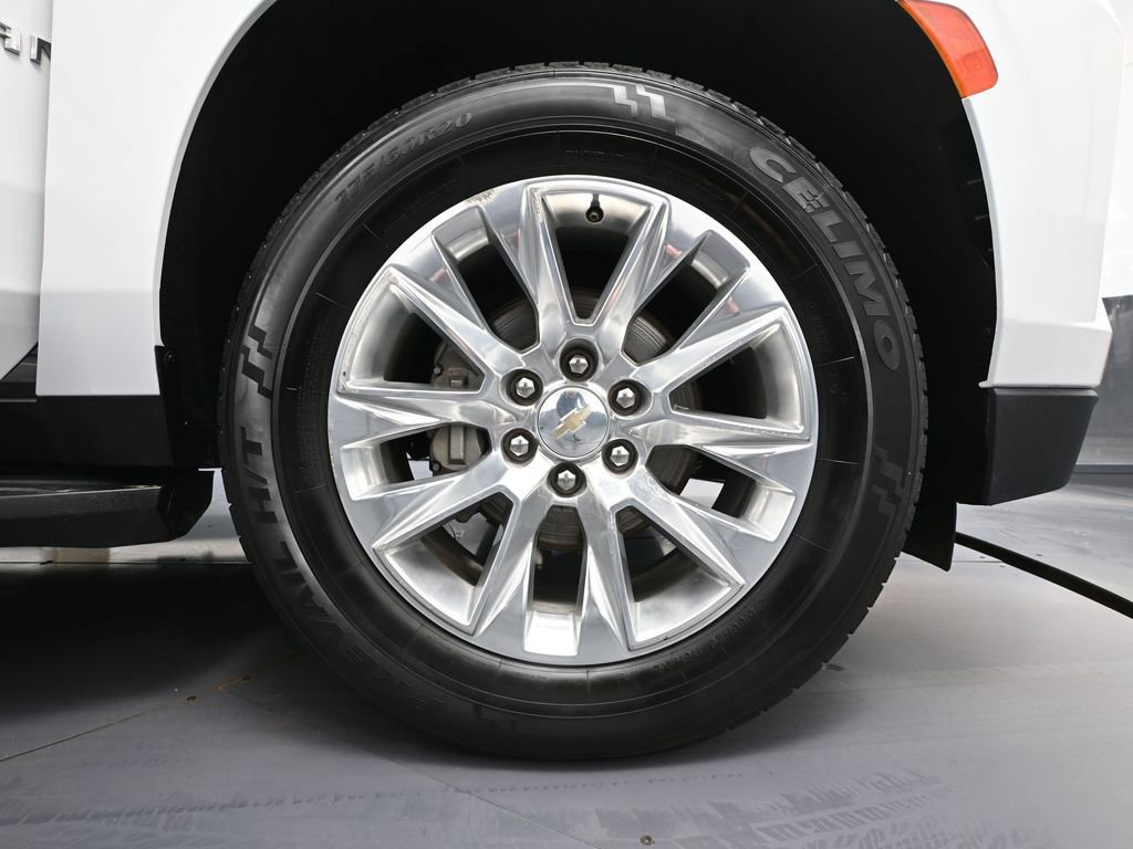 Used 2023 Chevrolet Suburban Premier image 18