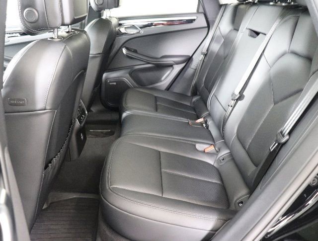 Used 2025 Porsche Macan image 15