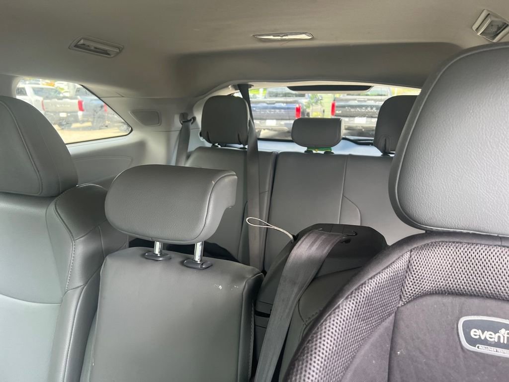Used 2021 Toyota Sienna XLE w/ XLE Plus Package FWD image 9