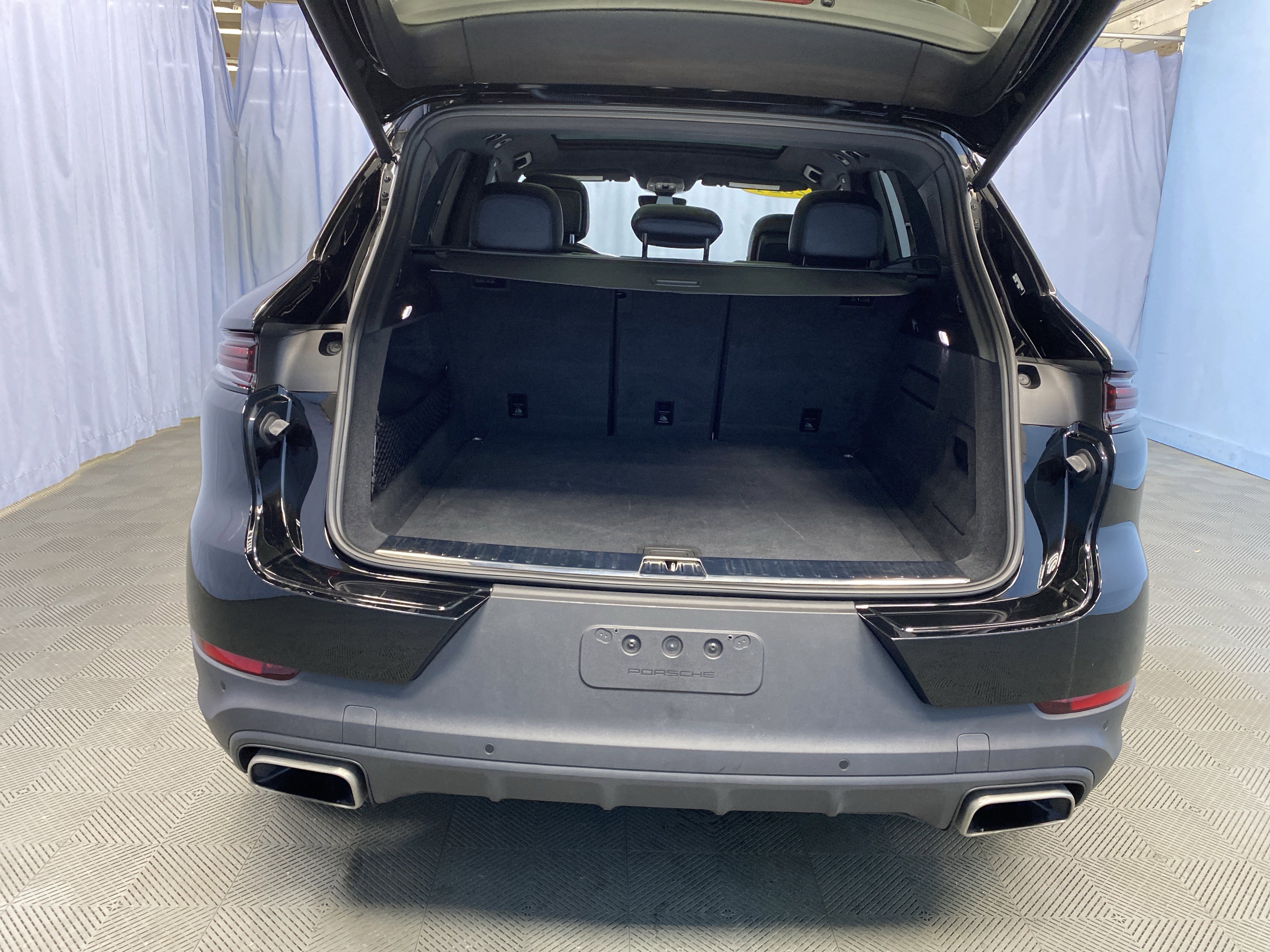 Used 2024 Porsche Cayenne image 36