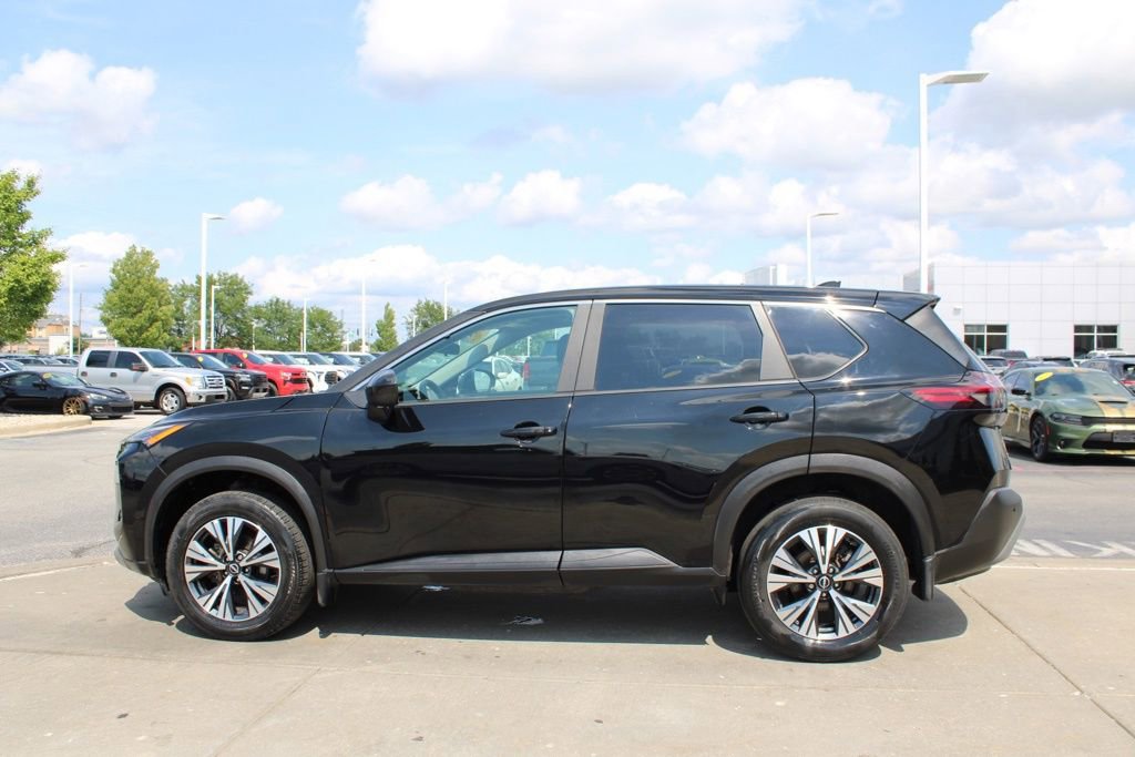 Used 2023 Nissan Rogue SV image 4