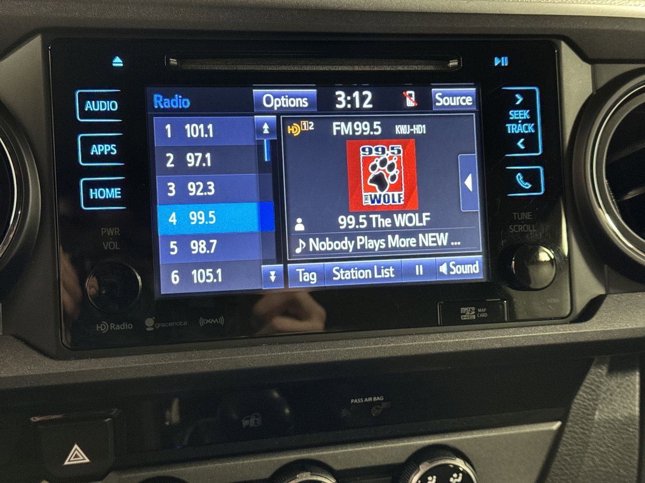 Used 2018 Toyota Tacoma TRD Off-Road AWD/4WD image 26