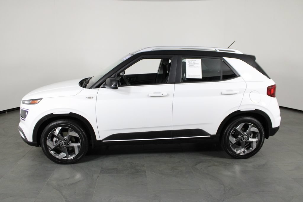 Certified 2024 Hyundai Venue Limited FWD image 12