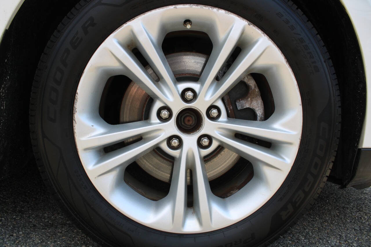 Used 2018 Ford Taurus SE FWD image 21