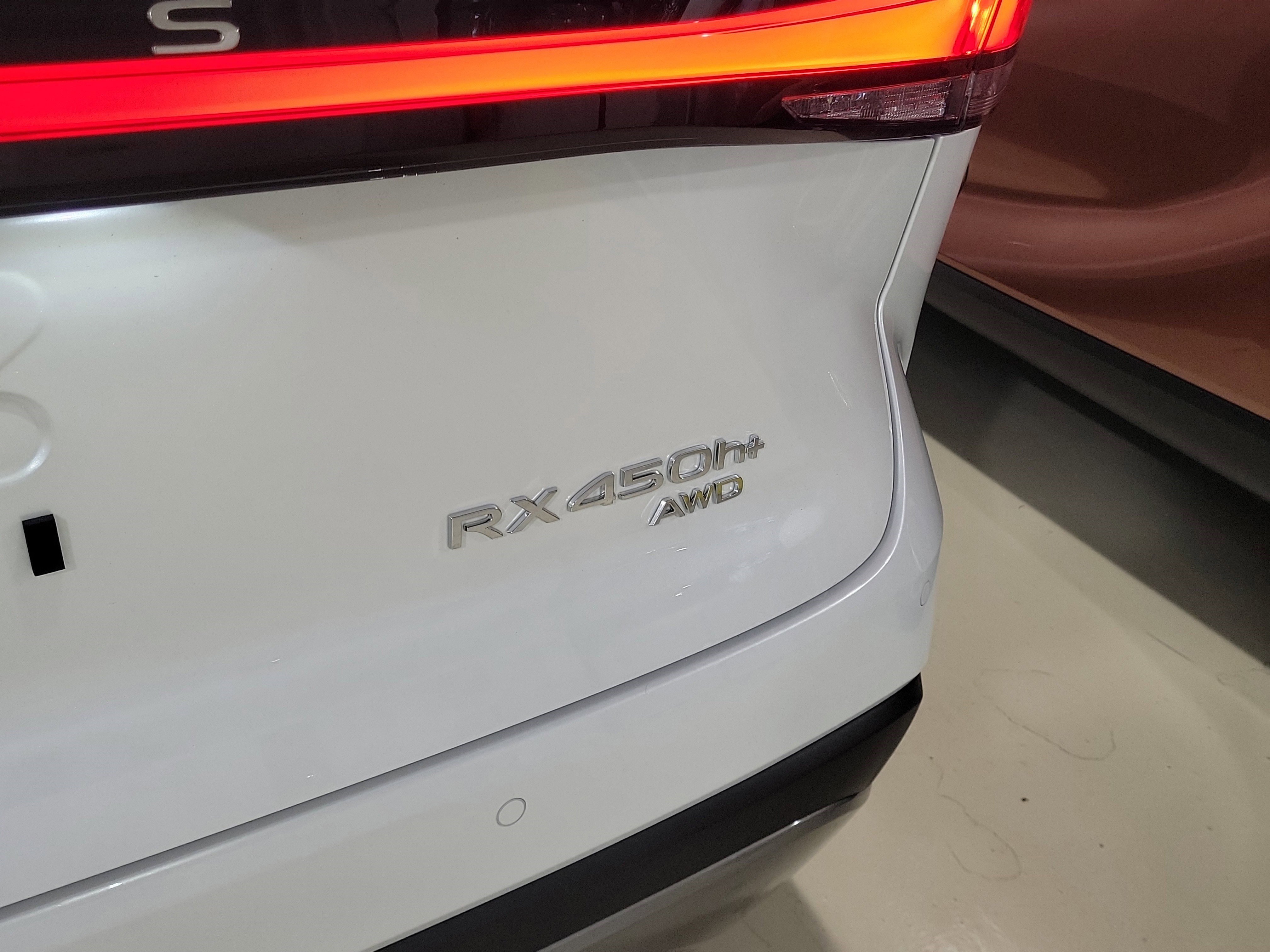 New 2025 Lexus RX 450h AWD w/ Luxury Package image 6