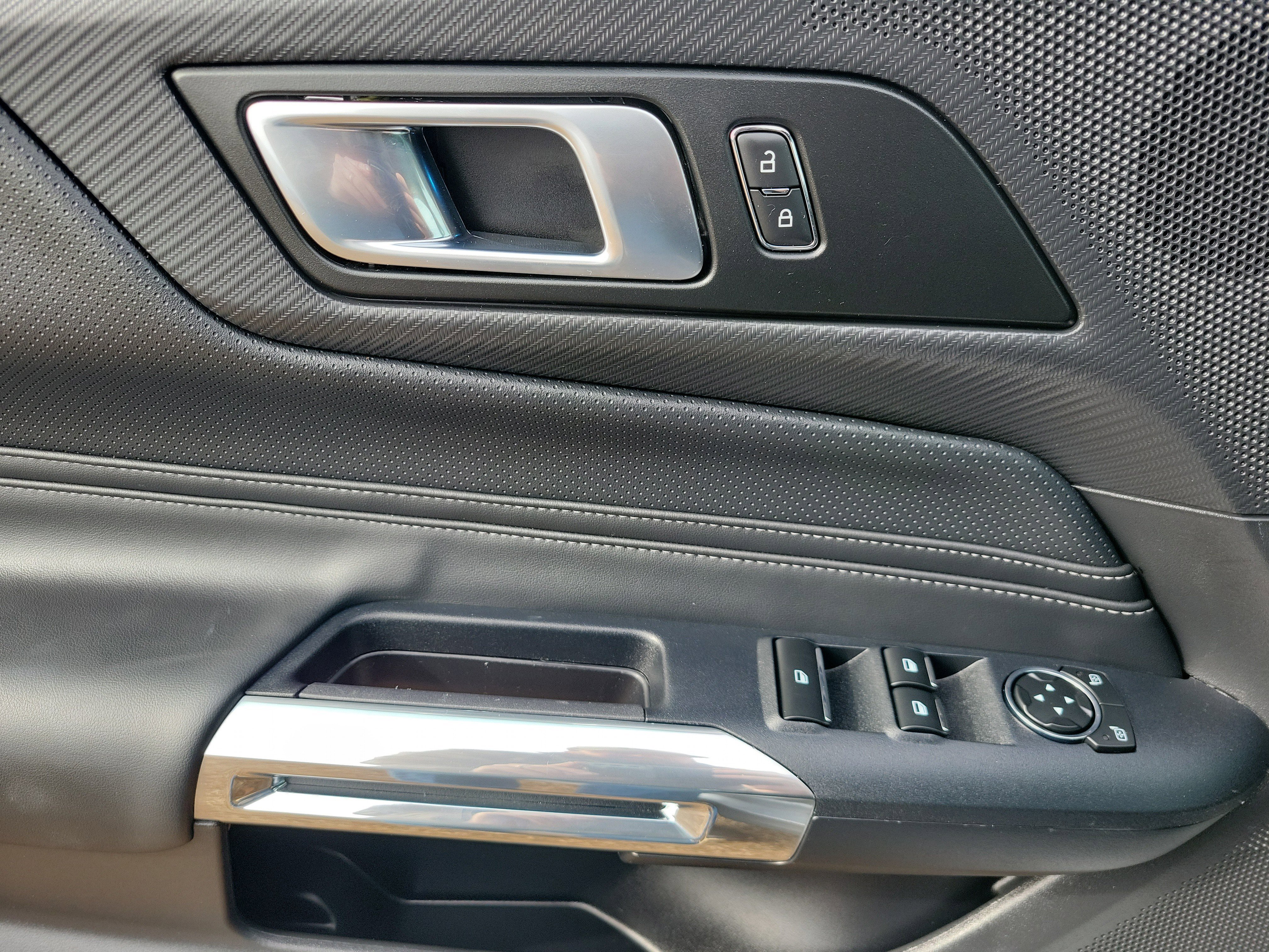 Used 2025 Ford Mustang Premium image 13