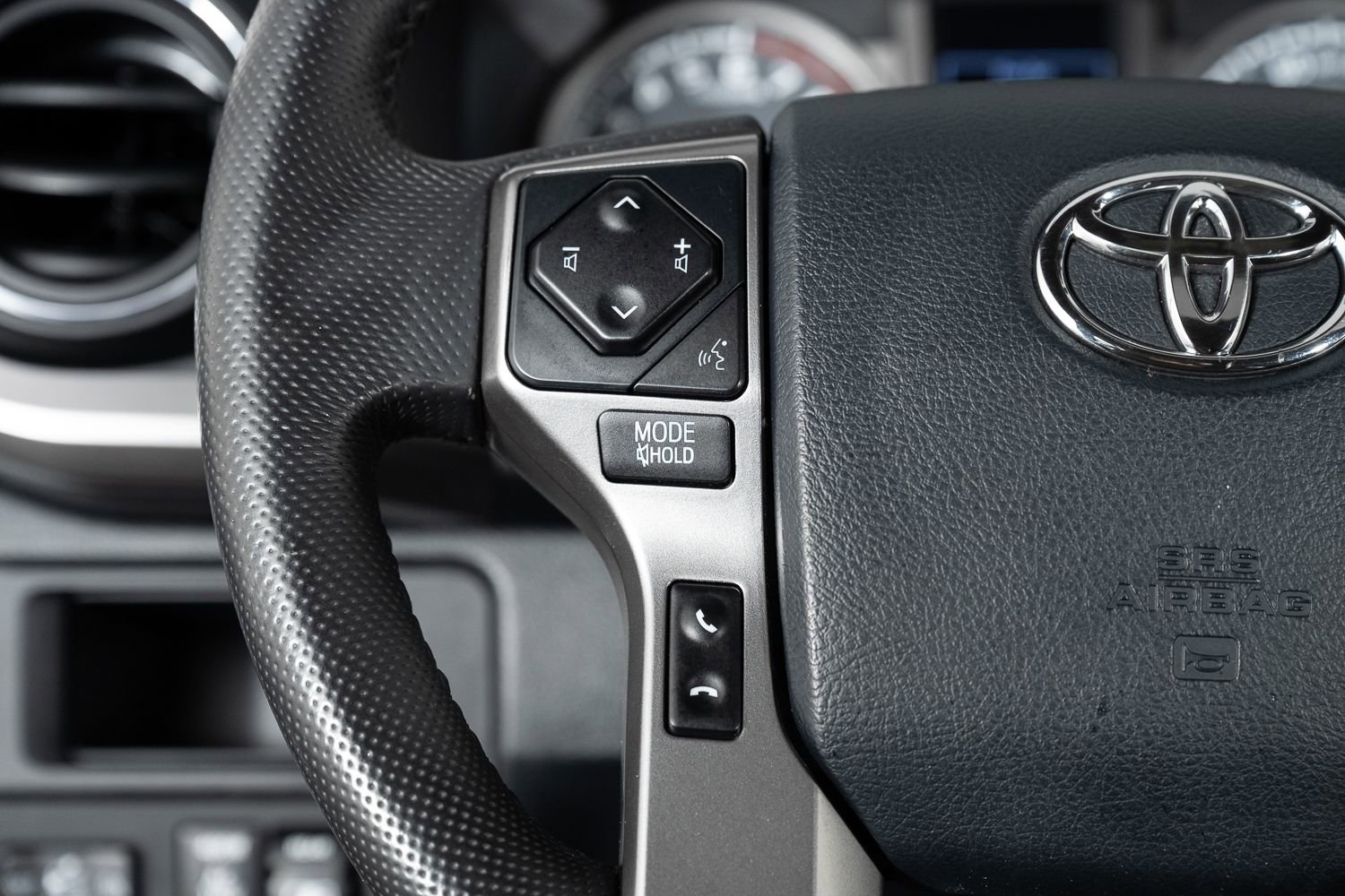 Used 2017 Toyota Tacoma Limited image 30