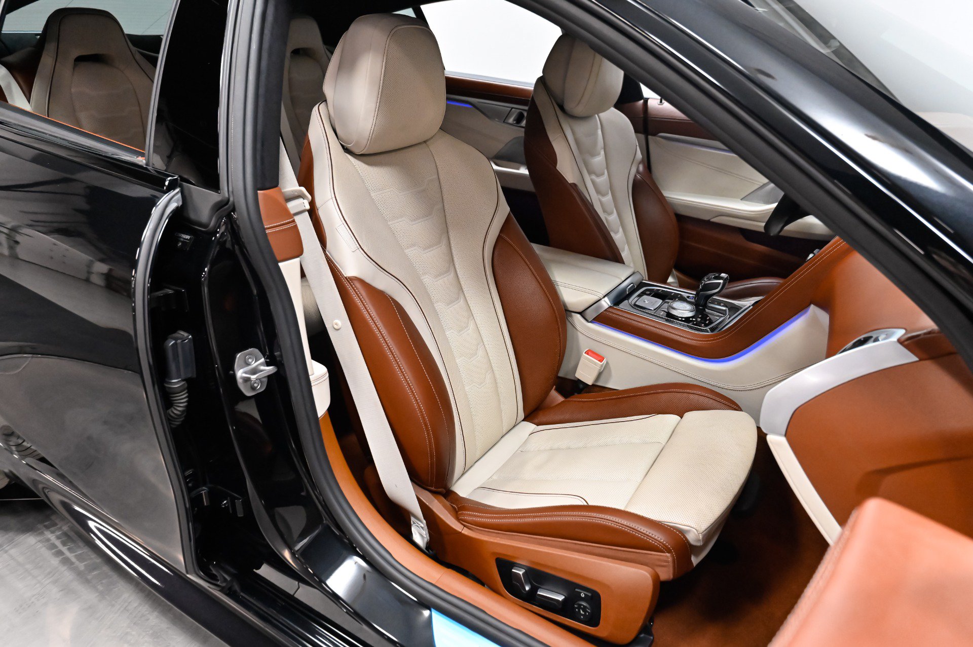 Used 2023 BMW ALPINA B8 xDrive Gran Coupe AWD/4WD image 32