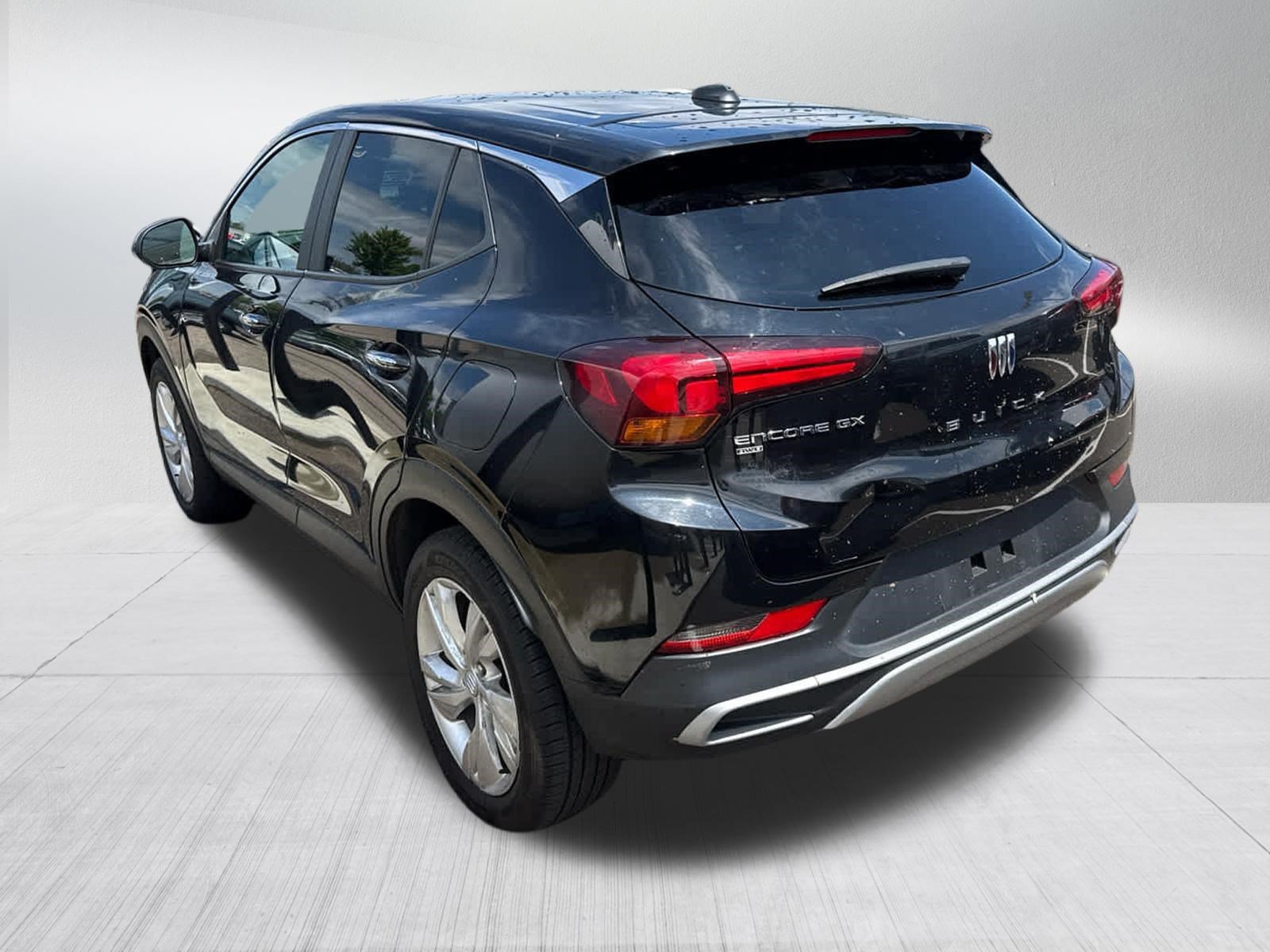 Used 2023 Buick Encore GX Select w/ Sport Touring Package AWD/4WD image 4