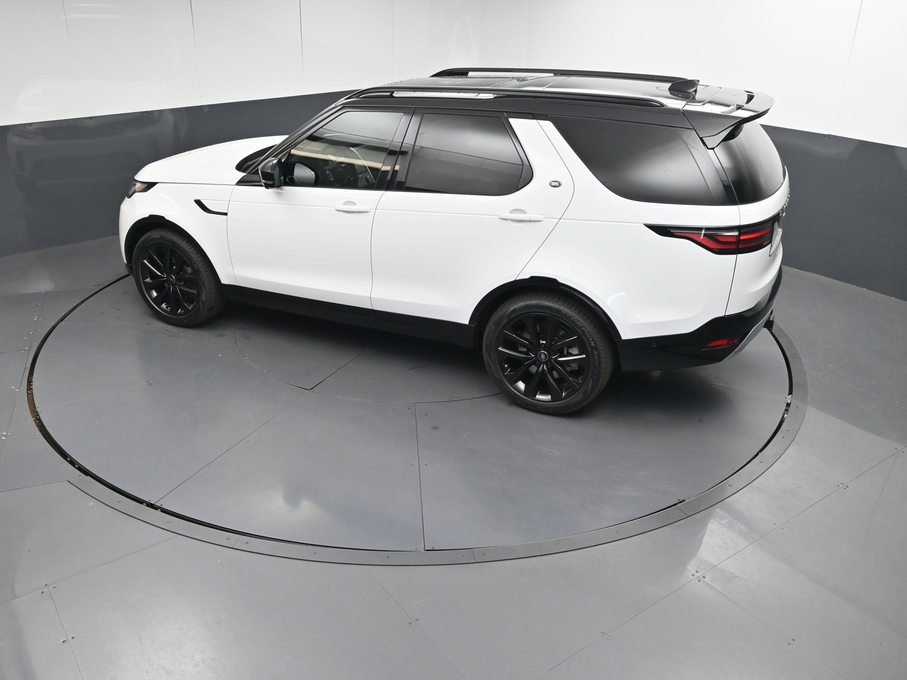 New 2026 Land Rover Discovery Limited Edition image 33