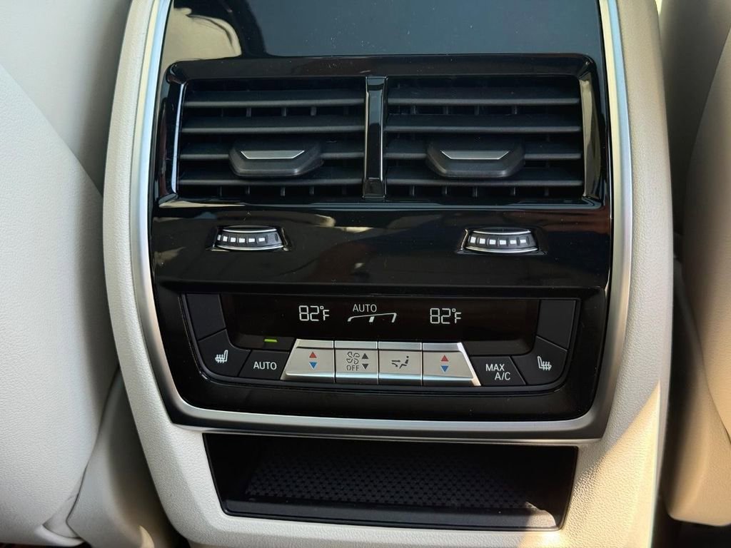 New 2026 BMW X7 M60i image 8