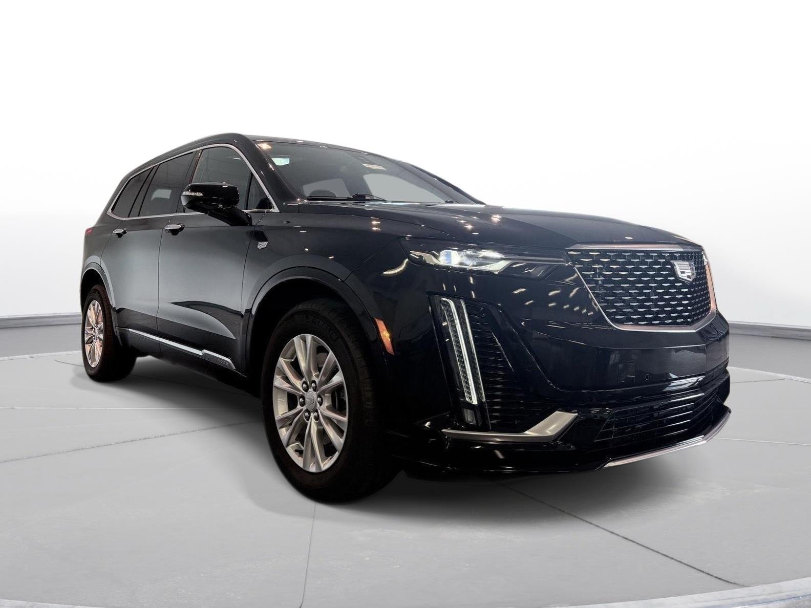 Certified 2024 Cadillac XT6 Luxury w/ LPO, Floor Liner Package AWD/4WD image 3