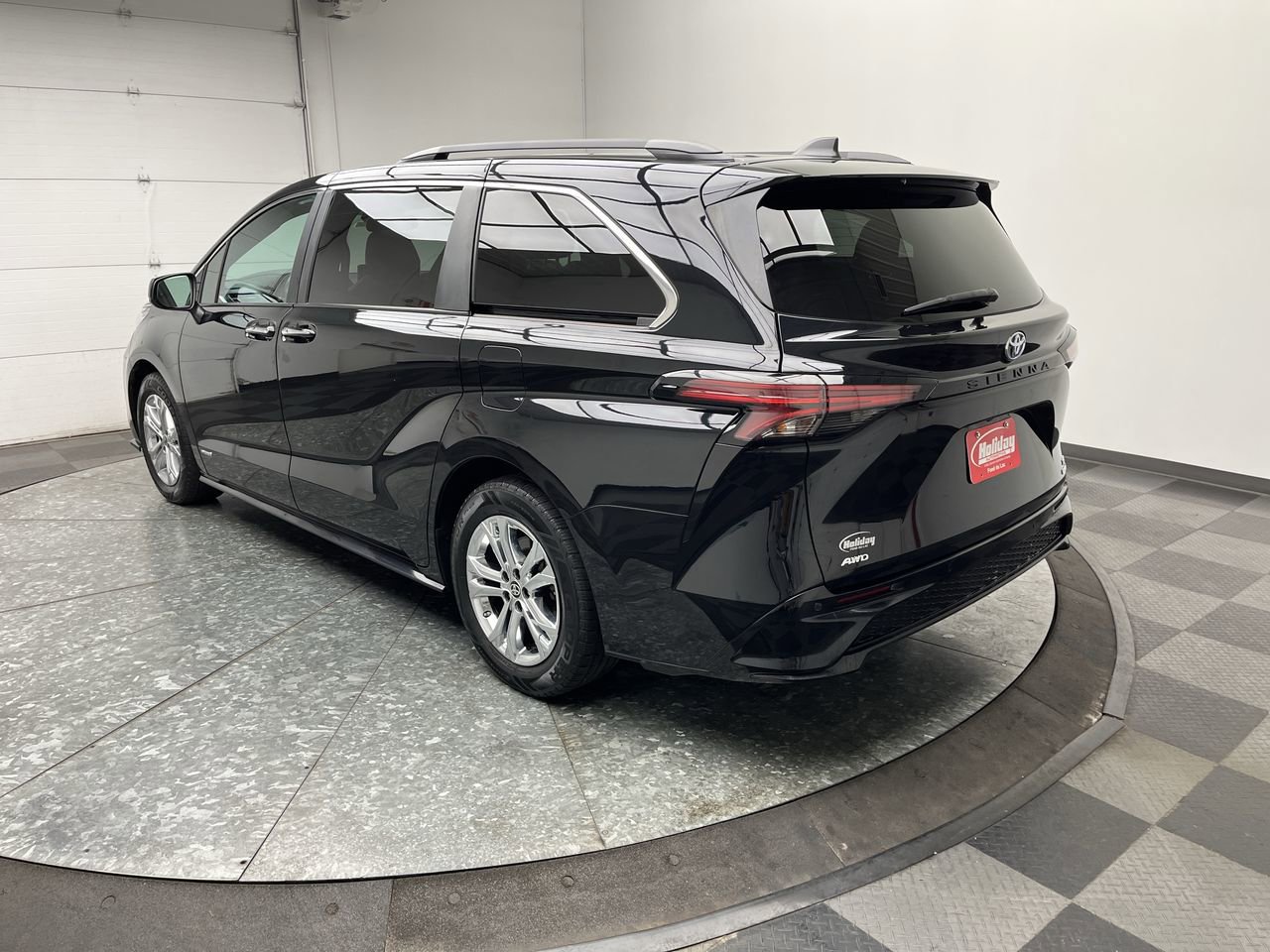 Used 2021 Toyota Sienna XSE w/ XSE Plus Package AWD/4WD image 2
