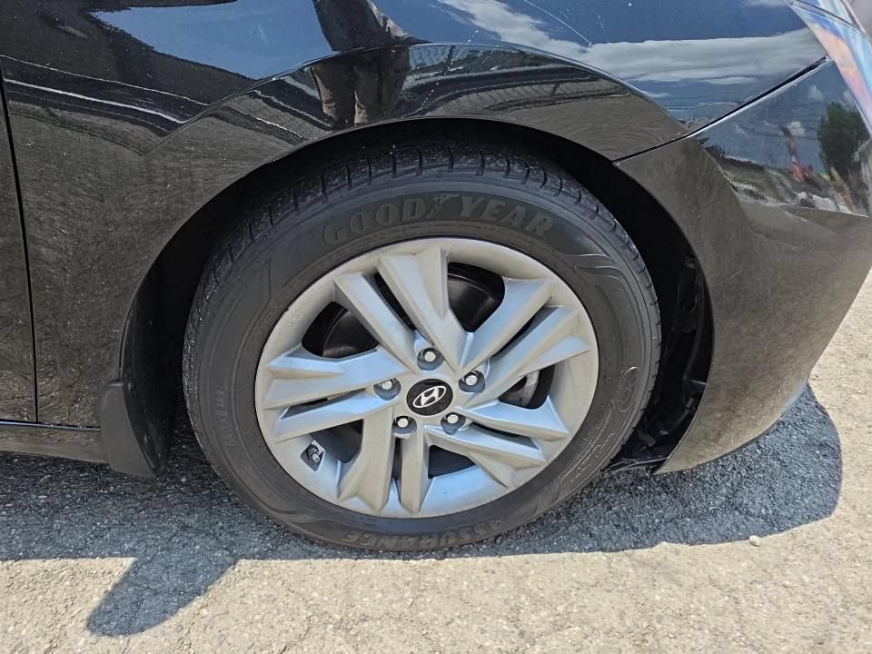 Used 2020 Hyundai Elantra Value Edition FWD image 9