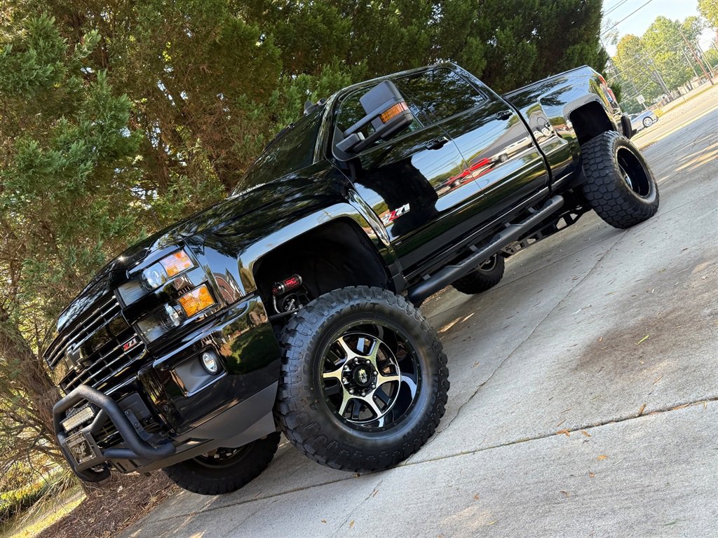 Used 2017 Chevrolet Silverado 2500 LTZ image 3