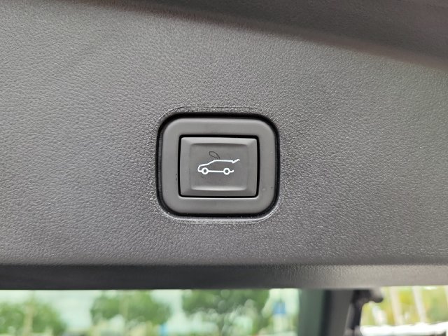 Certified 2024 Cadillac Lyriq Luxury AWD/4WD image 21