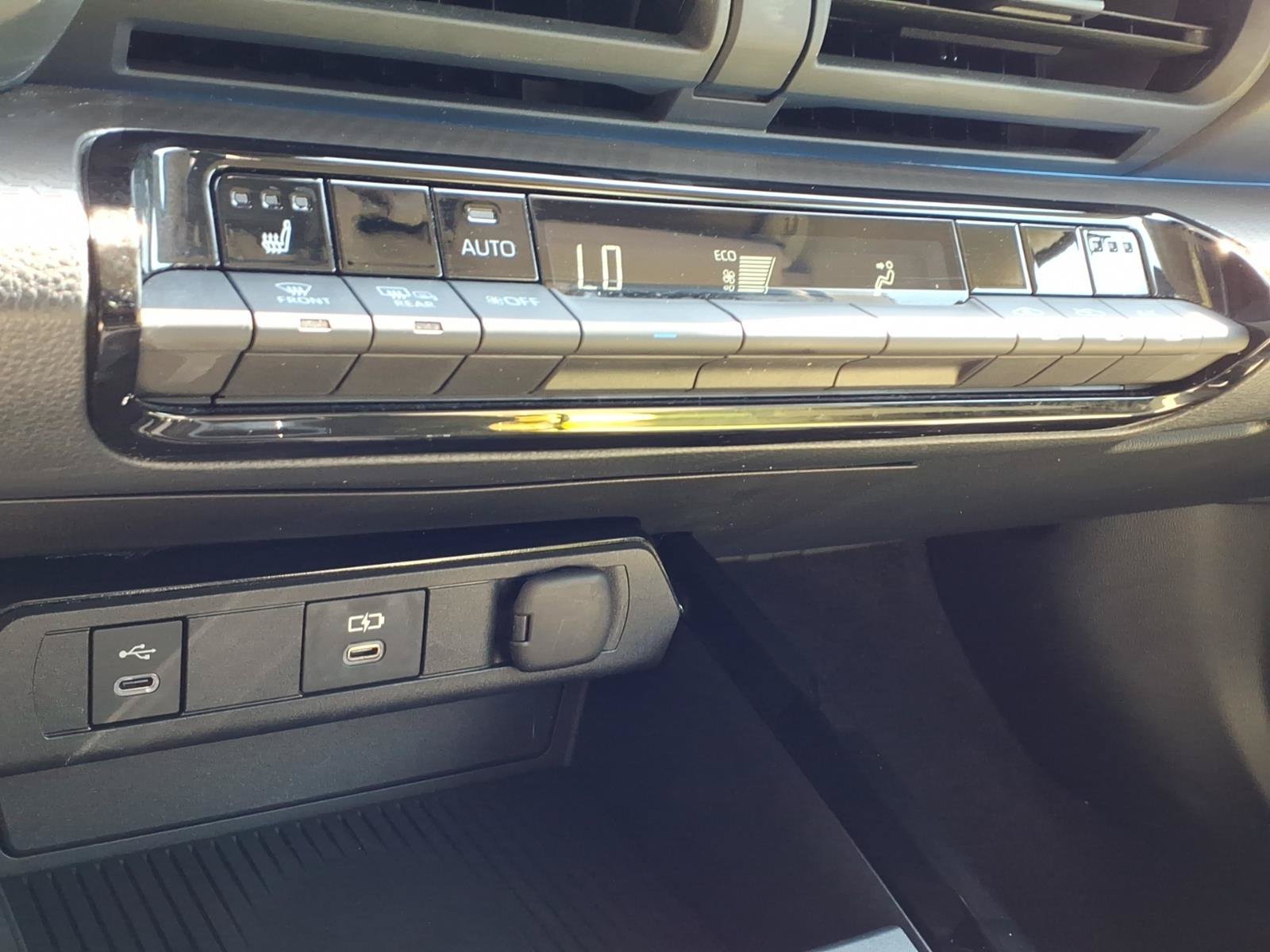 Used 2023 Toyota Prius XLE FWD image 14