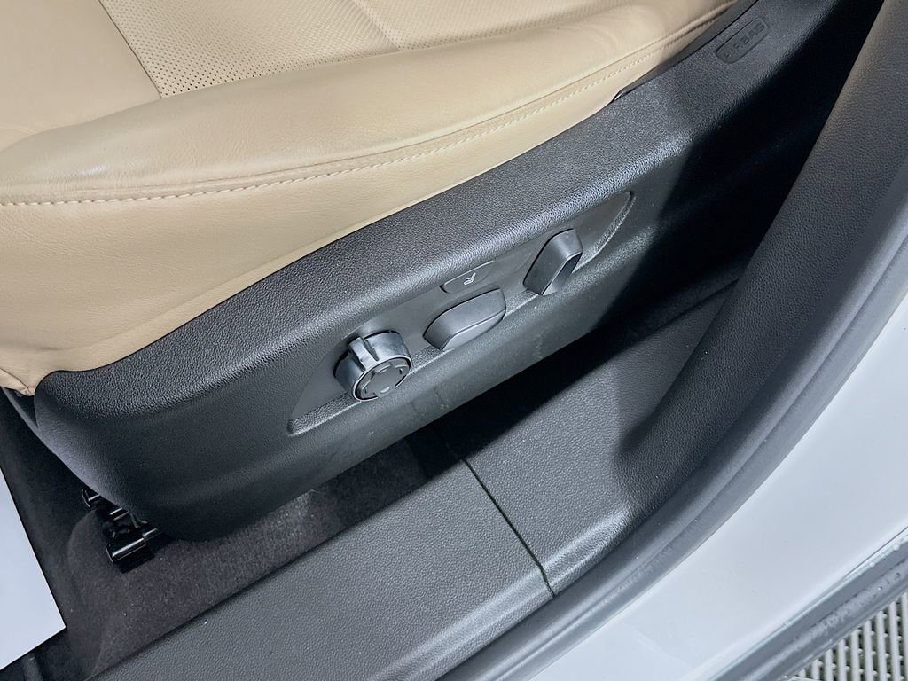 Used 2024 Cadillac XT4 Premium Luxury w/ Technology Package image 19