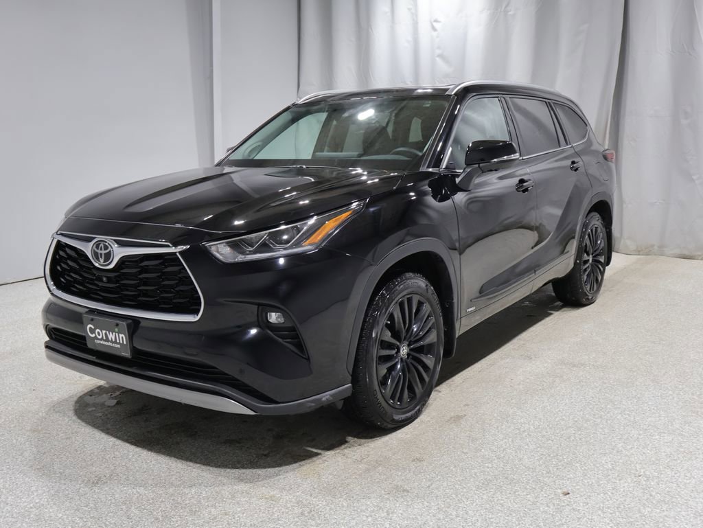 Used 2025 Toyota Highlander Platinum image 7