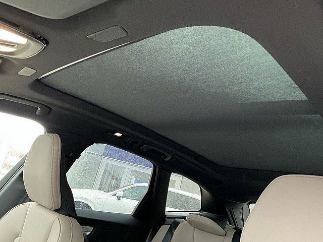 New 2026 Volvo XC60 B5 Plus w/ Climate Package AWD/4WD image 17
