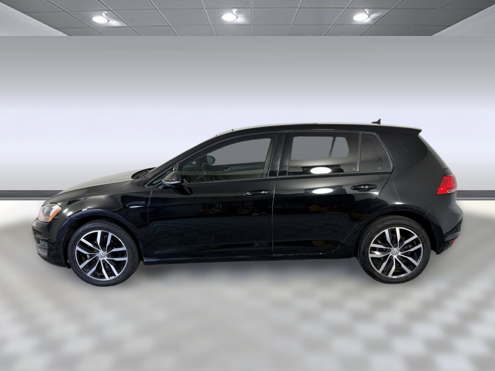 Used 2016 Volkswagen Golf SE w/ Lighting Package FWD image 2