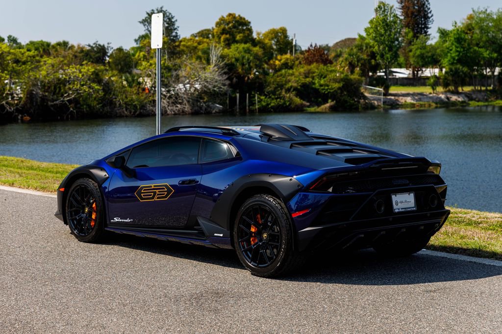 Used 2023 Lamborghini Huracan Sterrato image 5