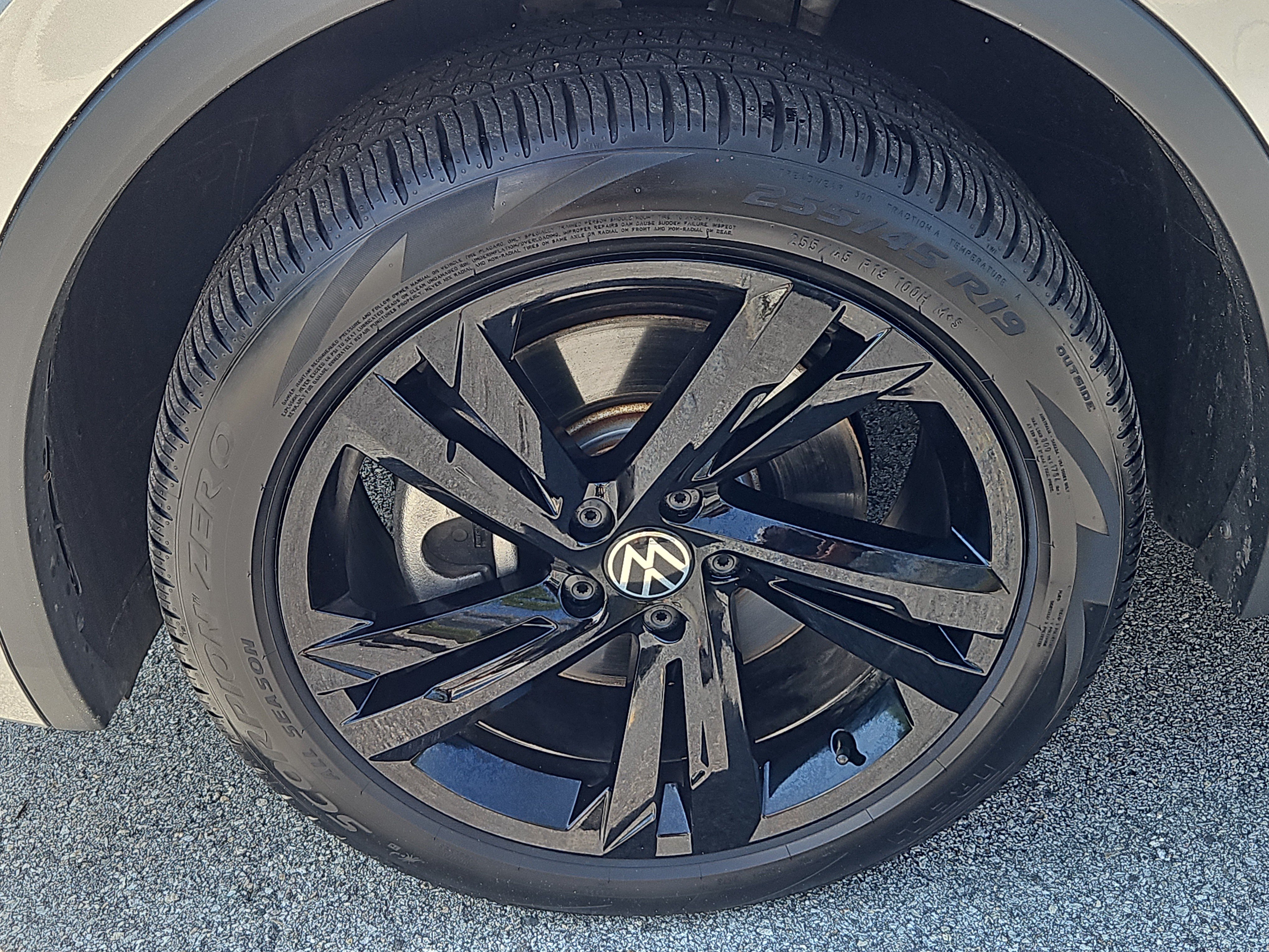 Certified 2024 Volkswagen Tiguan SE R-Line AWD/4WD image 5