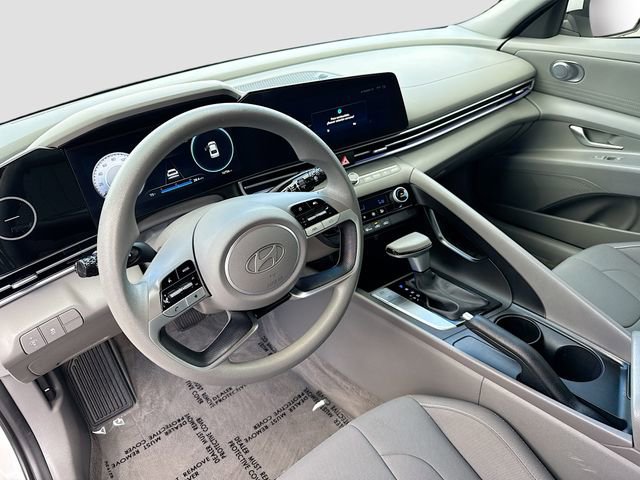 Used 2024 Hyundai Elantra SEL image 9