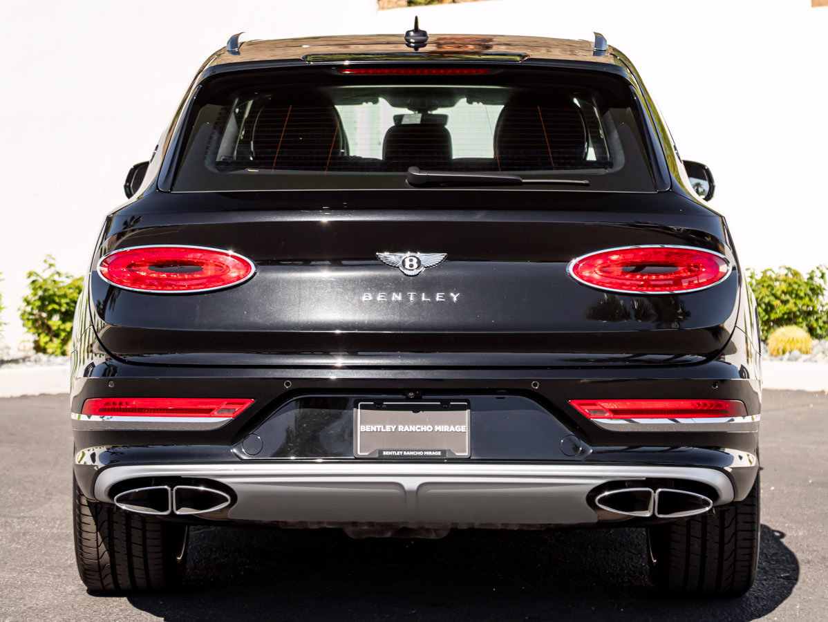 Used 2025 Bentley Bentayga Extended Wheelbase AWD/4WD image 12