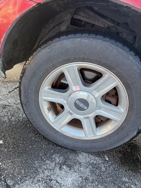 Used 2004 Lincoln Aviator AWD image 7