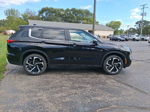 Used 2024 Mitsubishi Outlander AWD image 6