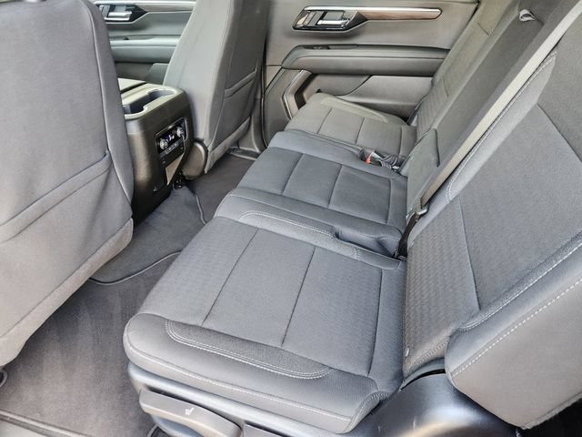 Used 2025 Chevrolet Suburban LS RWD image 31