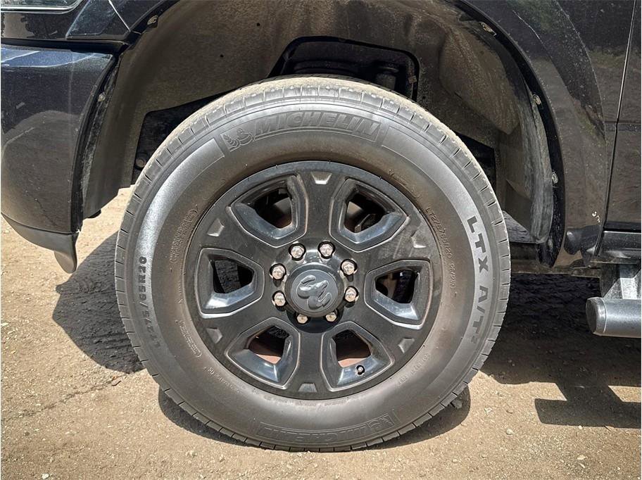 Used 2017 RAM 2500 Lone Star w/ Black Appearance Group AWD/4WD image 3