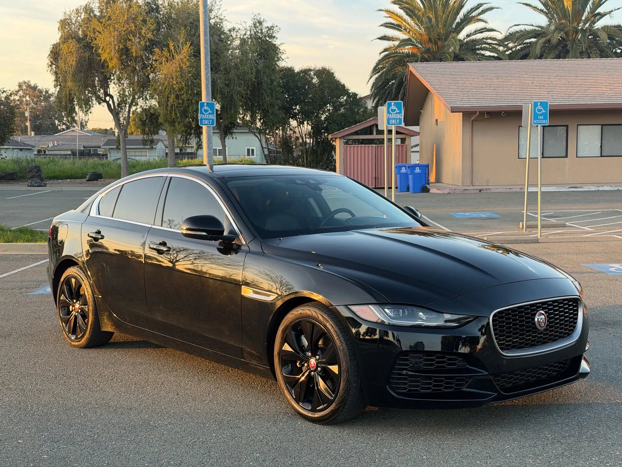 Used 2020 Jaguar XE S RWD image 19