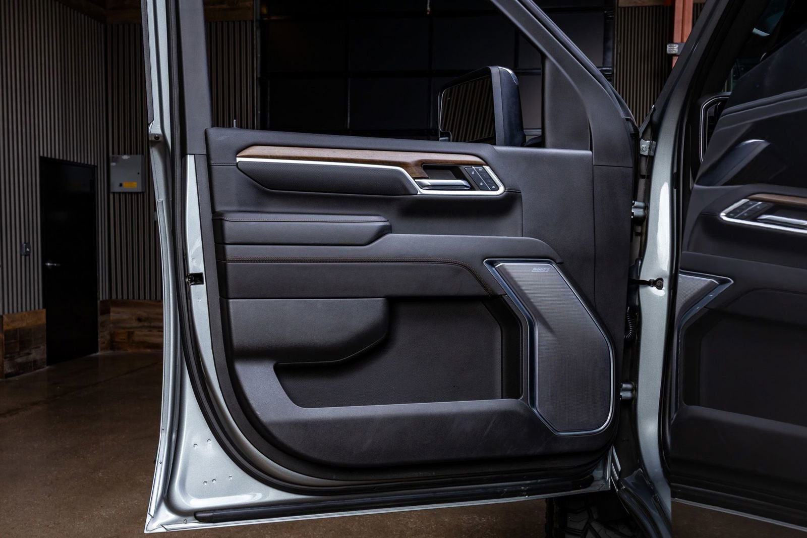 Used 2024 Chevrolet Silverado 2500 High Country w/ High Country Premium Package AWD/4WD image 37