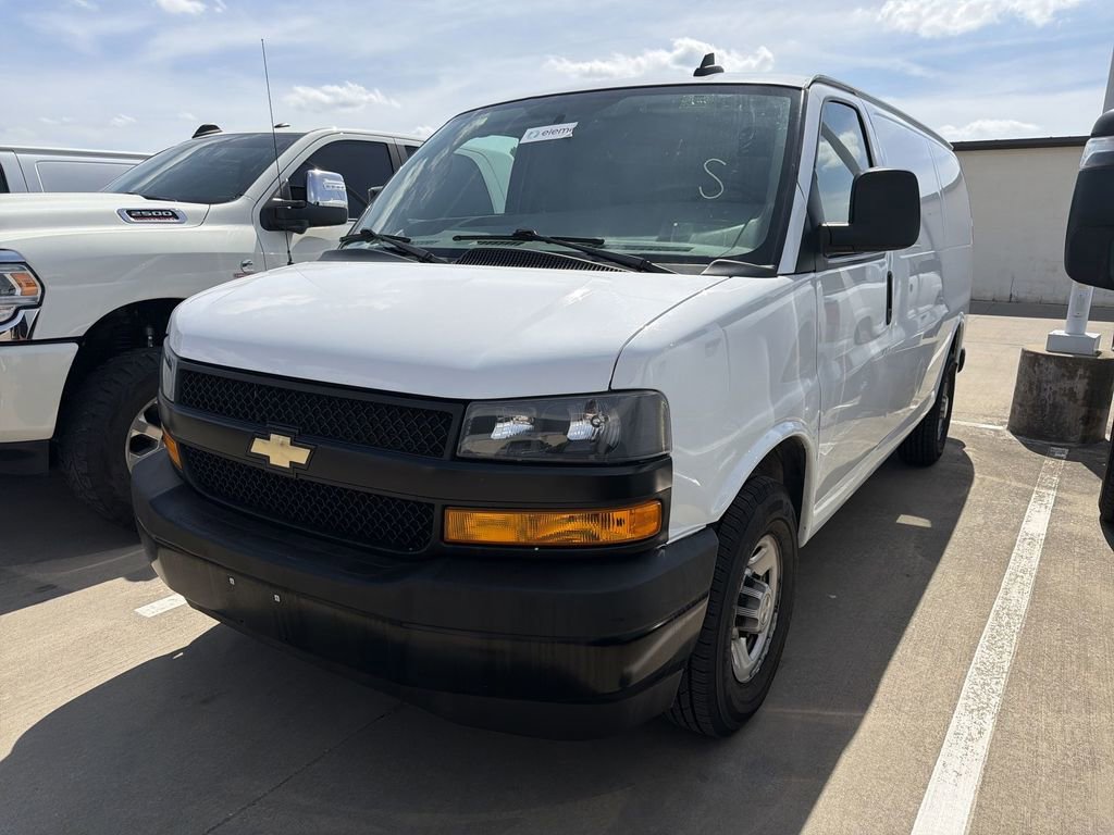 Used 2021 Chevrolet Express 2500 RWD image 1