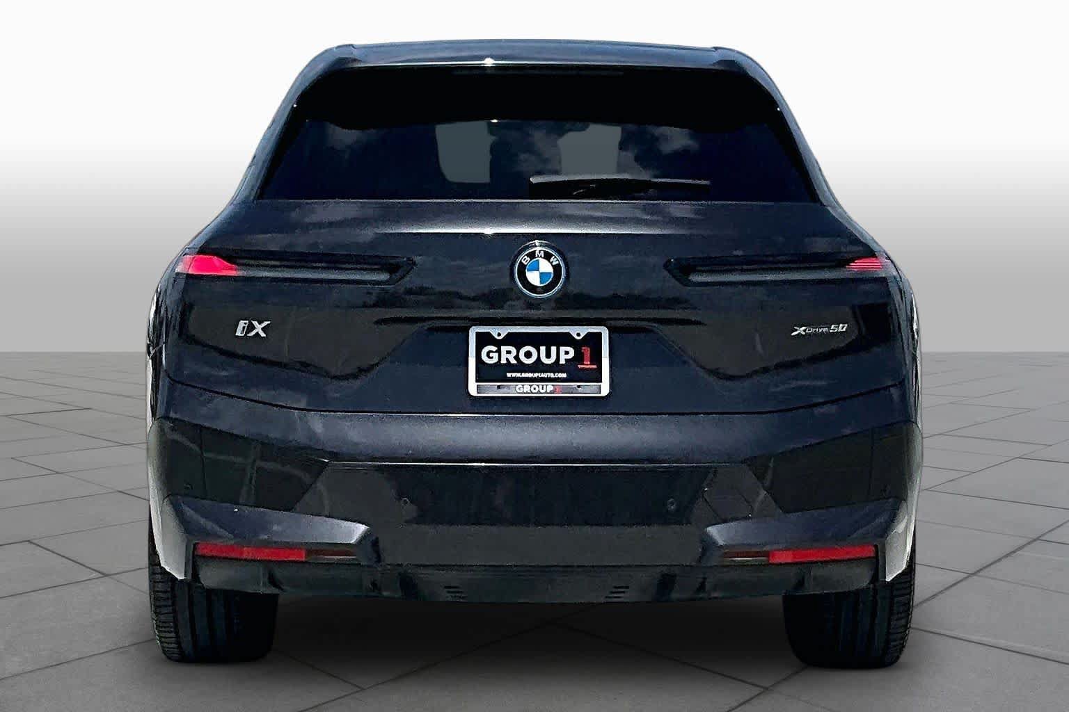 Used 2024 BMW iX xDrive50 w/ Sport Package AWD/4WD image 4