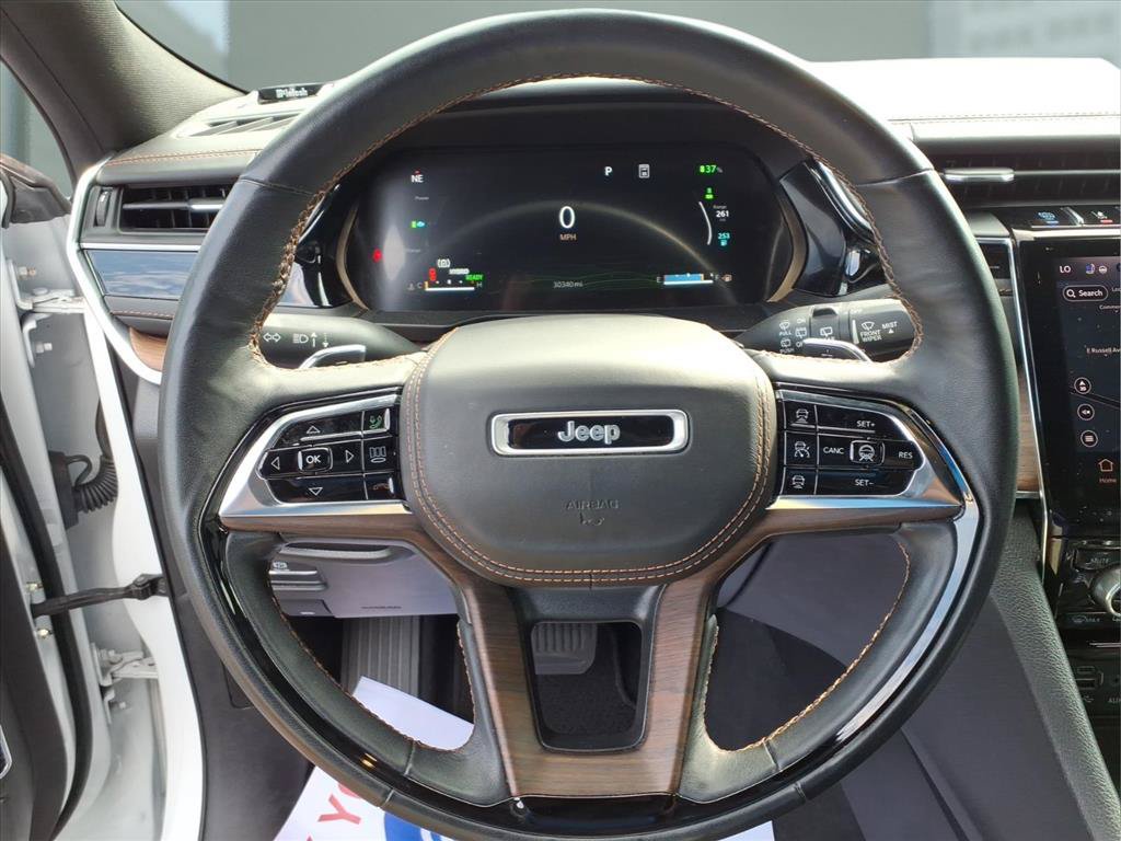 Certified 2022 Jeep Grand Cherokee Summit w/ Luxury Tech Group V AWD/4WD image 11
